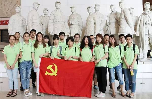 北京东审会计师事务党支部参观复兴之路展览